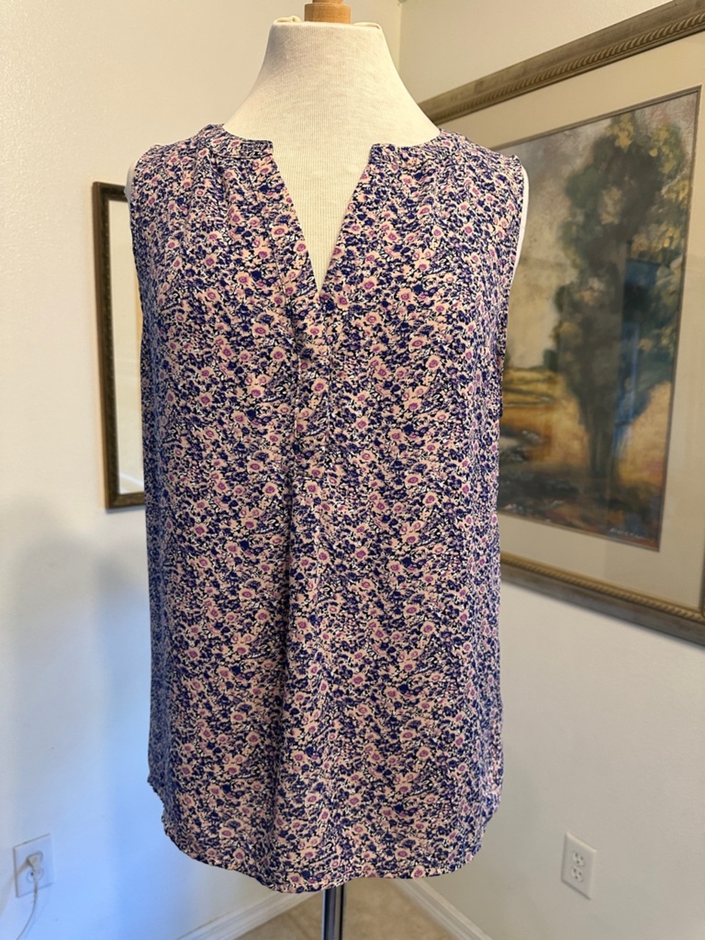 Philosophy Republic Top Sleeveless Floral Split-Neck in Navy & Pink Size L